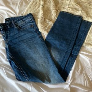 Low rise jeans. Medium wash. Skinny.